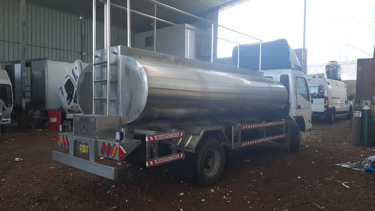 venta y fabricación de cisterna isotérmica para transporte de lácteos en Lima Perú